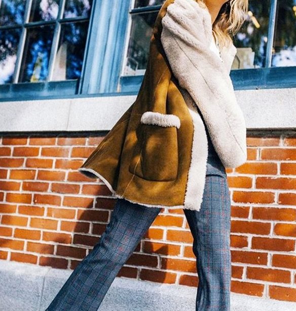 Αυτή η απόχρωση είναι η "απάντηση" στα λευκά sneakers