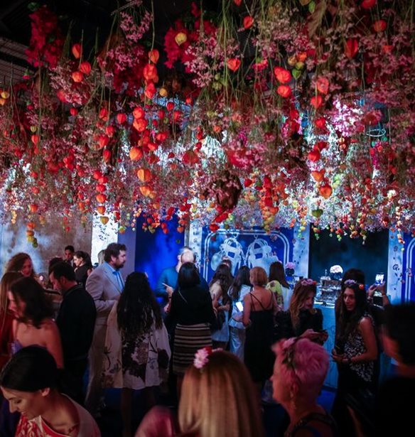 Herm&#xE8;s Carr&#xE9; mania: &#x39C;&#x3B9;&#x3B1; &#x3BE;&#x3B5;&#x3C7;&#x3C9;&#x3C1;&#x3B9;&#x3C3;&#x3C4;&#x3AE; &#x3B2;&#x3C1;&#x3B1;&#x3B4;&#x3B9;&#x3AC; &#x3BC;&#x3B5; &#x3C7;&#x3C1;&#x3CE;&#x3BC;&#x3B1; &#x3BA;&#x3B1;&#x3B9; &#x3BC;&#x3B5;&#x3C4;&#x3AC;&#x3BE;&#x3B9; &#x3C3;&#x3C4;&#x3B7;&#x3BD; &#x3BA;&#x3B1;&#x3C1;&#x3B4;&#x3B9;&#x3AC; &#x3C4;&#x3B7;&#x3C2; &#x391;&#x3B8;&#x3AE;&#x3BD;&#x3B1;&#x3C2;