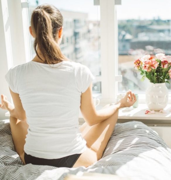 Πονάει η πλάτη σου; Αντί για φάρμακα, κάνε yoga!