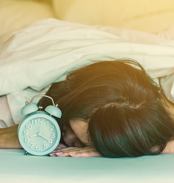 5 συνήθειες που θα σε βοηθήσουν να κοιμάσαι ευκολότερα το βράδυ