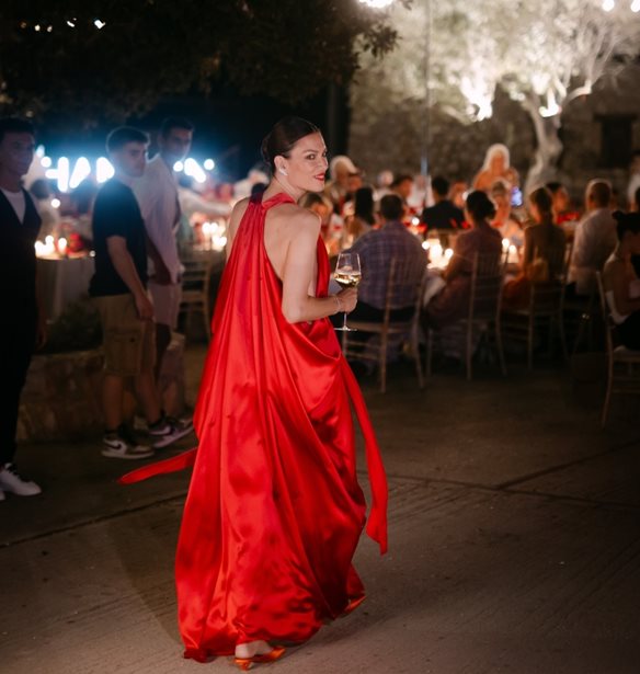 Summer cheers | H Mo&#xEB;t &amp; Chandon &#x3C3;&#x3C5;&#x3BD;&#x3B5;&#x3C7;&#x3AF;&#x3B6;&#x3B5;&#x3B9; &#x3C4;&#x3B7;&#x3BD; &#x3C0;&#x3B1;&#x3C1;&#x3AC;&#x3B4;&#x3BF;&#x3C3;&#x3B7; &#x3BC;&#x3B5; &#x3AD;&#x3BD;&#x3B1; exclusive dinner &#x3C3;&#x3C4;&#x3B9;&#x3C2; &#x3A3;&#x3C0;&#x3AD;&#x3C4;&#x3C3;&#x3B5;&#x3C2;