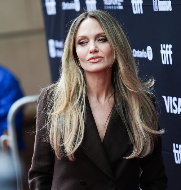 Angelia Jolie | &#x397; &#x3BC;&#x3BF;&#x3BD;&#x3B1;&#x3B4;&#x3B9;&#x3BA;&#x3AE; &#x3B3;&#x3C5;&#x3BD;&#x3B1;&#x3AF;&#x3BA;&#x3B1; &#x3B3;&#x3B9;&#x3B1; &#x3C4;&#x3B7;&#x3BD; &#x3BF;&#x3C0;&#x3BF;&#x3AF;&#x3B1; &#x3AD;&#x3BD;&#x3B9;&#x3C9;&#x3C3;&#x3B5; &quot;&#x3B4;&#x3B7;&#x3BB;&#x3B7;&#x3C4;&#x3B7;&#x3C1;&#x3B9;&#x3CE;&#x3B4;&#x3B7;&#x3C2; &#x3B6;&#x3AE;&#x3BB;&#x3B5;&#x3B9;&#x3B1;&quot;