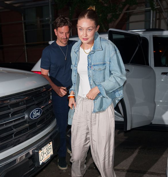 H Gigi Hadid &#x3BA;&#x3B1;&#x3B9; &#x3BF; Bradley Cooper &#x3BC;&#x3B5; &#x3C4;&#x3BF;&#x3BD; Brad Pitt &#x3BA;&#x3B1;&#x3B9; &#x3C4;&#x3B7;&#x3BD; Ines de Ramon &#x3C3;&#x3B5; &#x3B4;&#x3B9;&#x3C0;&#x3BB;&#x3CC; &#x3C1;&#x3B1;&#x3BD;&#x3C4;&#x3B5;&#x3B2;&#x3BF;&#x3CD;!