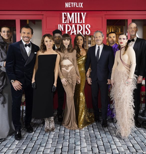 &#x39C;&#x3B5; &#x3B1;&#x3AD;&#x3C1;&#x3B1; Hollywood | &#x39F;&#x3B9; &#x3C0;&#x3C1;&#x3C9;&#x3C4;&#x3B1;&#x3B3;&#x3C9;&#x3BD;&#x3AF;&#x3C3;&#x3C4;&#x3C1;&#x3B9;&#x3B5;&#x3C2; &#x3C4;&#x3BF;&#x3C5; Emily in Paris &#x3BC;&#x3B5; glam &#x3B5;&#x3BC;&#x3C6;&#x3B1;&#x3BD;&#x3AF;&#x3C3;&#x3B5;&#x3B9;&#x3C2; &#x3C3;&#x3C4;&#x3BF; &#x3BA;&#x3CC;&#x3BA;&#x3BA;&#x3B9;&#x3BD;&#x3BF; &#x3C7;&#x3B1;&#x3BB;&#x3AF; &#x3C4;&#x3B7;&#x3C2; &#x3C0;&#x3C1;&#x3B5;&#x3BC;&#x3B9;&#x3AD;&#x3C1;&#x3B1;&#x3C2;