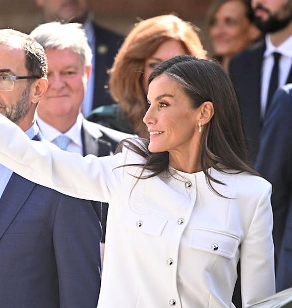 &#x397; &#x3B2;&#x3B1;&#x3C3;&#x3AF;&#x3BB;&#x3B9;&#x3C3;&#x3C3;&#x3B1; Letizia &#x3C3;&#x3C5;&#x3BD;&#x3B4;&#x3CD;&#x3B1;&#x3C3;&#x3B5; &#x3C4;&#x3BF; &#x3BB;&#x3B5;&#x3C5;&#x3BA;&#x3CC; Mango &#x3BA;&#x3BF;&#x3C3;&#x3C4;&#x3BF;&#x3CD;&#x3BC;&#x3B9; &#x3C4;&#x3B7;&#x3C2; &#x3BC;&#x3B5; &#x3B4;&#x3AF;&#x3C7;&#x3C1;&#x3C9;&#x3BC;&#x3B1; &quot;&#x3C0;&#x3B1;&#x3B9;&#x3B4;&#x3B9;&#x3BA;&#x3AC;&quot; &#x3C0;&#x3B1;&#x3C0;&#x3BF;&#x3CD;&#x3C4;&#x3C3;&#x3B9;&#x3B1;