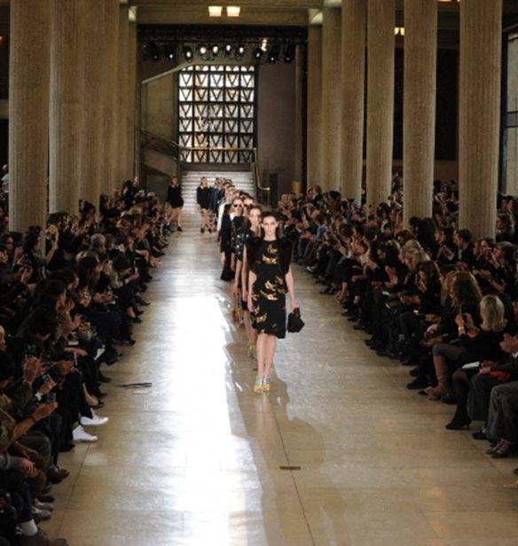 &#x39C;&#x3AE;&#x3C0;&#x3C9;&#x3C2; &#x3B8;&#x3AD;&#x3BB;&#x3B5;&#x3B9;&#x3C2; &#x3BD;&#x3B1; &#x3C1;&#x3C9;&#x3C4;&#x3AE;&#x3C3;&#x3B5;&#x3B9;&#x3C2; &#x3BA;&#x3AC;&#x3C4;&#x3B9; &#x3C4;&#x3B7; Miuccia Prada;