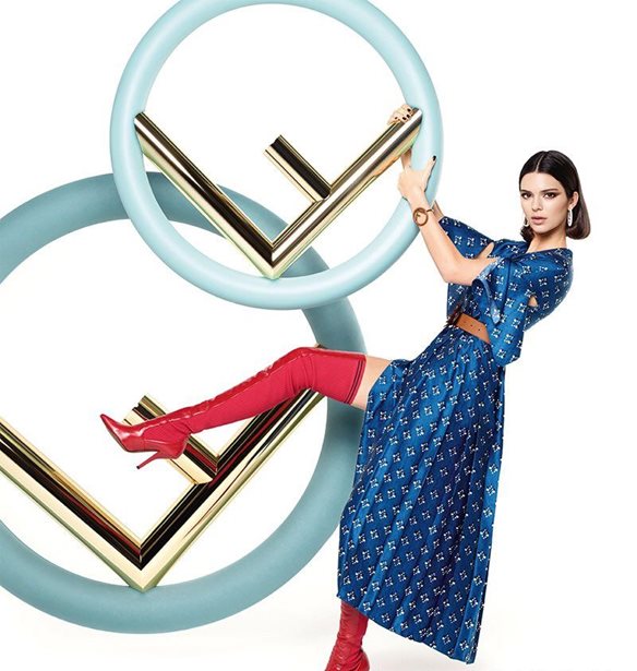 &#x39A;endall Jenner &#x3BA;&#x3B1;&#x3B9; Gigi Hadid &#x3C0;&#x3C1;&#x3C9;&#x3C4;&#x3B1;&#x3B3;&#x3C9;&#x3BD;&#x3B9;&#x3C3;&#x3C4;&#x3BF;&#x3CD;&#x3BD; &#x3C3;&#x3C4;&#x3B7; &#x3BD;&#x3AD;&#x3B1; &#x3BA;&#x3B1;&#x3BC;&#x3C0;&#x3AC;&#x3BD;&#x3B9;&#x3B1; &#x3C4;&#x3BF;&#x3C5; &#x3BF;&#x3AF;&#x3BA;&#x3BF;&#x3C5; Fendi