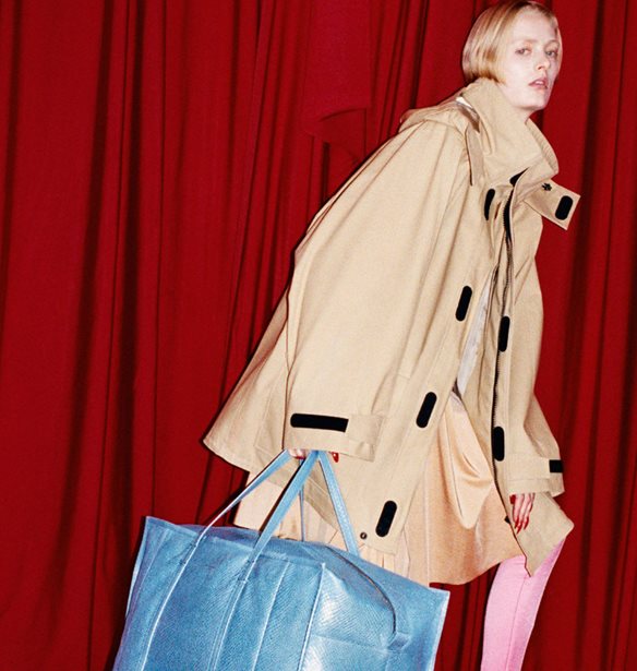 Balenciaga: &#x397; &#x3BD;&#x3AD;&#x3B1; &#x3C4;&#x3C3;&#x3AC;&#x3BD;&#x3C4;&#x3B1; &#x3C4;&#x3BF;&#x3C5; &#x3BF;&#x3AF;&#x3BA;&#x3BF;&#x3C5; &#x3C0;&#x3BF;&#x3C5; &#x3AD;&#x3B3;&#x3B9;&#x3BD;&#x3B5; &#x3C4;&#x3BF; &#x3B1;&#x3C0;&#x3CC;&#x3BB;&#x3C5;&#x3C4;&#x3BF; &#x3B8;&#x3AD;&#x3BC;&#x3B1; &#x3C3;&#x3C5;&#x3B6;&#x3AE;&#x3C4;&#x3B7;&#x3C3;&#x3B7;&#x3C2;