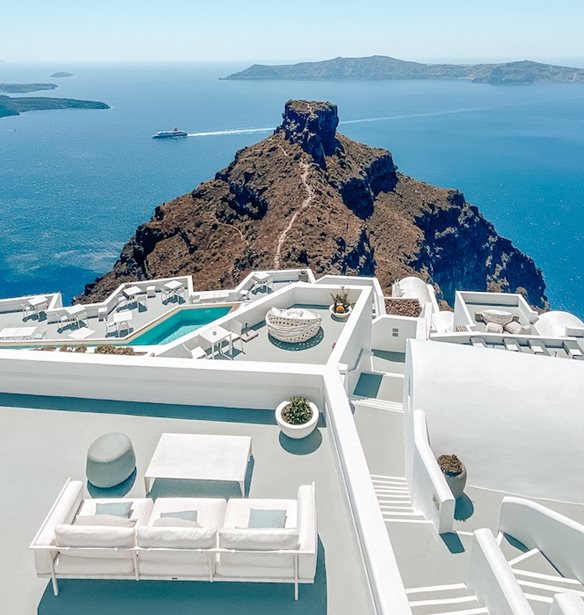 &#x3A4;&#x3BF; Grace Hotel &#x3C3;&#x3C4;&#x3B7; &#x3A3;&#x3B1;&#x3BD;&#x3C4;&#x3BF;&#x3C1;&#x3AF;&#x3BD;&#x3B7; &#x3BA;&#x3B1;&#x3BB;&#x3C9;&#x3C3;&#x3BF;&#x3C1;&#x3AF;&#x3B6;&#x3B5;&#x3B9; &#x3C4;&#x3B7; &#x3BD;&#x3AD;&#x3B1; General Manager, &#x39C;&#x3B1;&#x3C1;&#x3AF;&#x3B1; &#x3A4;&#x3C3;&#x3B1;&#x3B3;&#x3BA;&#x3B1;&#x3C1;&#x3AC;&#x3BA;&#x3B7;