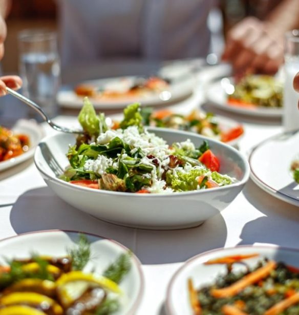 8 τρόποι για να τρως ελαφριά αλλά και νόστιμα το μεσημέρι