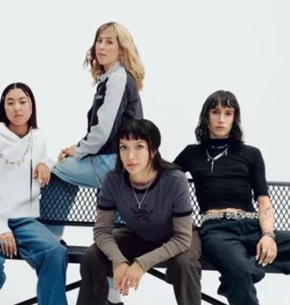 Cocona Hiraki | &#x397; &#x3BD;&#x3B5;&#x3CC;&#x3C4;&#x3B5;&#x3C1;&#x3B7; &#x39F;&#x3BB;&#x3C5;&#x3BC;&#x3C0;&#x3B9;&#x3BF;&#x3BD;&#x3AF;&#x3BA;&#x3B7;&#x3C2; &#x3C4;&#x3BF;&#x3C5; skate &#x3C3;&#x3C5;&#x3BD;&#x3B5;&#x3C1;&#x3B3;&#x3AC;&#x3B6;&#x3B5;&#x3C4;&#x3B1;&#x3B9; &#x3BC;&#x3B5; &#x3C4;&#x3B7; Vans &#x3B4;&#x3AF;&#x3BD;&#x3BF;&#x3BD;&#x3C4;&#x3B1;&#x3C2; &#x3BD;&#x3AD;&#x3B1; &#x3C0;&#x3BD;&#x3BF;&#x3AE; &#x3C3;&#x3C4;&#x3B1; iconic Premium Old Skool