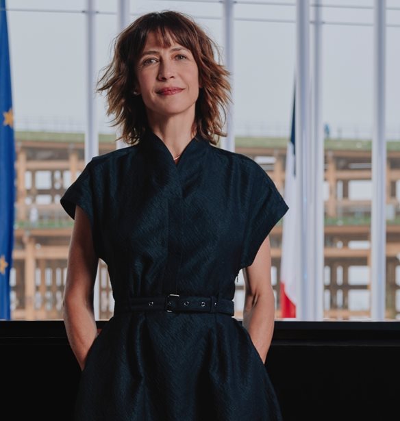 Sophie Marceau | &#x39C;&#x3B5; &#x3C6;&#x3CC;&#x3C1;&#x3B5;&#x3BC;&#x3B1; Dior Pre Fall 2025 &#x3C3;&#x3C4;&#x3B1; &#x3B5;&#x3B3;&#x3BA;&#x3B1;&#x3AF;&#x3BD;&#x3B9;&#x3B1; &#x3C4;&#x3B7;&#x3C2; World Expo