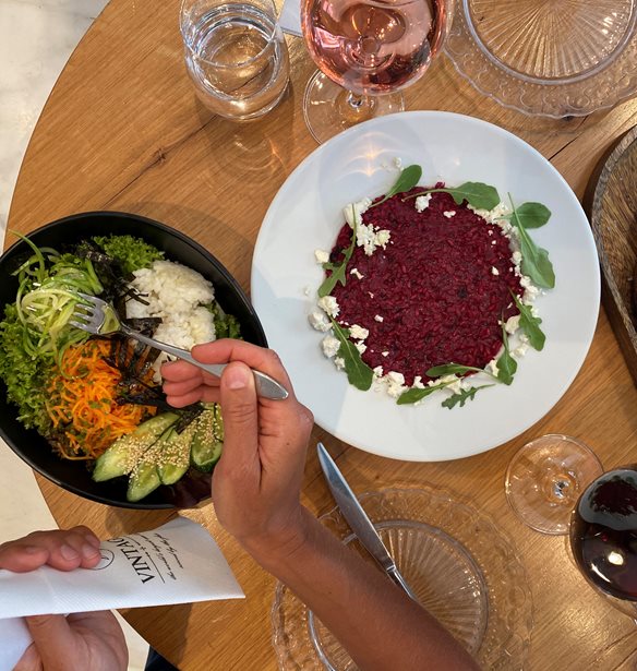 Wine delivery: &#x39D;&#x3B1;&#x3B9;, &#x3C4;&#x3BF; &#x3B1;&#x3B3;&#x3B1;&#x3C0;&#x3B7;&#x3BC;&#x3AD;&#x3BD;&#x3BF; &#x3C3;&#x3BF;&#x3C5; &#x3BA;&#x3C1;&#x3B1;&#x3C3;&#x3AF; &#x3AD;&#x3C1;&#x3C7;&#x3B5;&#x3C4;&#x3B1;&#x3B9; &#x3C3;&#x3C4;&#x3B7;&#x3BD; &#x3C0;&#x3CC;&#x3C1;&#x3C4;&#x3B1; &#x3C3;&#x3BF;&#x3C5;