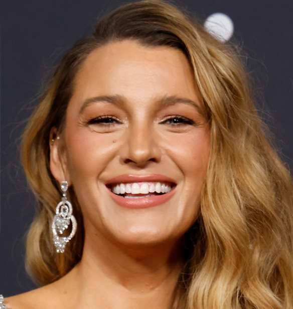 Blake Lively | &#x397; &#x3BD;&#x3BF;&#x3BC;&#x3B9;&#x3BA;&#x3AE; &#x3BD;&#x3AF;&#x3BA;&#x3B7; &#x3C3;&#x3C4;&#x3B7;&#x3BD; &#x3B1;&#x3B3;&#x3C9;&#x3B3;&#x3AE; &#x3B5;&#x3BD;&#x3B1;&#x3BD;&#x3C4;&#x3AF;&#x3BF;&#x3BD; &#x3C4;&#x3BF;&#x3C5; Justin Baldoni