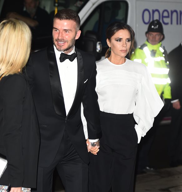 Back to late 90s | Victoria &#x3BA;&#x3B1;&#x3B9; David Beckham &#x3B5;&#x3C1;&#x3C9;&#x3C4;&#x3B5;&#x3C5;&#x3BC;&#x3AD;&#x3BD;&#x3BF;&#x3B9; &#x3C3;&#x3B5; &#x3C3;&#x3BA;&#x3AC;&#x3C6;&#x3BF;&#x3C2; &#x3C3;&#x3C4;&#x3BF; &#x3A0;&#x3BF;&#x3C1;&#x3C4;&#x3BF;&#x3C6;&#x3AF;&#x3BD;&#x3BF;