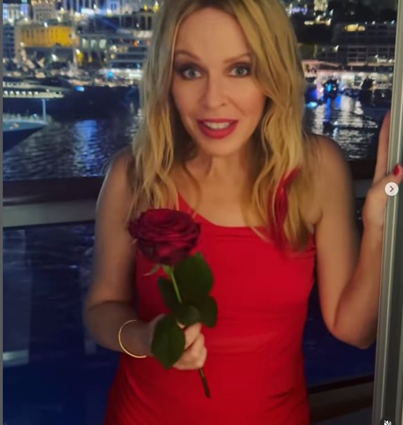 &#x3A4;&#x3BF; &#x3B3;&#x3B5;&#x3BD;&#x3AD;&#x3B8;&#x3BB;&#x3B9;&#x3BF; &#x3B4;&#x3CE;&#x3C1;&#x3BF; &#x3C4;&#x3C9;&#x3BD; fans &#x3C4;&#x3B7;&#x3C2; Kylie Minogue &#x3C3;&#x3C4;&#x3B7;&#x3BD; &#x3B1;&#x3B3;&#x3B1;&#x3C0;&#x3B7;&#x3BC;&#x3AD;&#x3BD;&#x3B7; &#x3C4;&#x3BF;&#x3C5;&#x3C2; &#x3C4;&#x3C1;&#x3B1;&#x3B3;&#x3BF;&#x3C5;&#x3B4;&#x3AF;&#x3C3;&#x3C4;&#x3C1;&#x3B9;&#x3B1;