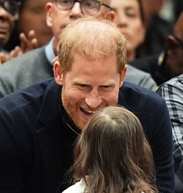 &#x393;&#x3B9;&#x3B1;&#x3C4;&#x3AF; &#x3CC;&#x3BB;&#x3BF;&#x3B9; &#x3BA;&#x3B1;&#x3C4;&#x3B7;&#x3B3;&#x3BF;&#x3C1;&#x3BF;&#x3CD;&#x3BD; &#x3C4;&#x3BF;&#x3BD; &#x3C0;&#x3C1;&#x3AF;&#x3B3;&#x3BA;&#x3B9;&#x3C0;&#x3B1; Harry &#x3C3;&#x3C4;&#x3B7; &#x3BD;&#x3AD;&#x3B1; &#x3C6;&#x3C9;&#x3C4;&#x3BF;&#x3B3;&#x3C1;&#x3B1;&#x3C6;&#x3AF;&#x3B1; &#x3CC;&#x3C0;&#x3BF;&#x3C5; &#x3AD;&#x3C7;&#x3B5;&#x3B9; &#x3B1;&#x3B3;&#x3BA;&#x3B1;&#x3BB;&#x3B9;&#x3AC; &#x3C4;&#x3B7; Lilibet;