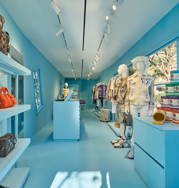 &#x39F; &#x3BF;&#x3AF;&#x3BA;&#x3BF;&#x3C2; Louis Vuitton &#x3B5;&#x3B3;&#x3BA;&#x3B1;&#x3B9;&#x3BD;&#x3AF;&#x3B1;&#x3C3;&#x3B5; &#x3AD;&#x3BD;&#x3B1; &#x3BE;&#x3B5;&#x3C7;&#x3C9;&#x3C1;&#x3B9;&#x3C3;&#x3C4;&#x3CC; Pop-Up &#x3C3;&#x3C4;&#x3BF; Nammos Village &#x3C3;&#x3C4;&#x3B7; &#x39C;&#x3CD;&#x3BA;&#x3BF;&#x3BD;&#x3BF;