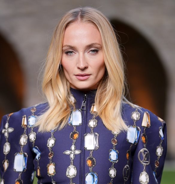 &#x3A3;&#x3BF;&#x3BA;&#x3AC;&#x3C1;&#x3B5;&#x3B9; &#x3B7; Sophie Turner: &quot;&#x3A3;&#x3C4;&#x3B1; 13 &#x3BC;&#x3BF;&#x3C5; &#x3B1;&#x3BD;&#x3B1;&#x3BA;&#x3AC;&#x3BB;&#x3C5;&#x3C8;&#x3B1; &#x3C0;&#x3BF;&#x3BB;&#x3BB;&#x3AC; &#x3B3;&#x3B9;&#x3B1; &#x3C4;&#x3BF; &#x3C3;&#x3B5;&#x3BE; &#x3C7;&#x3AC;&#x3C1;&#x3B7; &#x3C3;&#x3C4;&#x3BF; &#x3C3;&#x3B5;&#x3BD;&#x3AC;&#x3C1;&#x3B9;&#x3BF; &#x3C4;&#x3BF;&#x3C5; Game of Thrones&quot;
