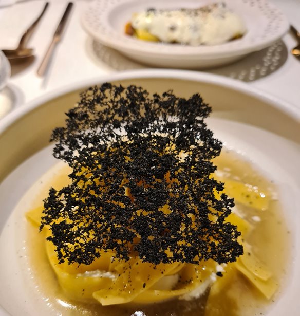 #Tidbits *: &#x39C;&#x3AF;&#x3B1; Cacio e pepe &#x3C3;&#x3B5; &#x3B6;&#x3C9;&#x3BC;&#x3CC; &#x3B1;&#x3C1;&#x3BD;&#x3AF;!
