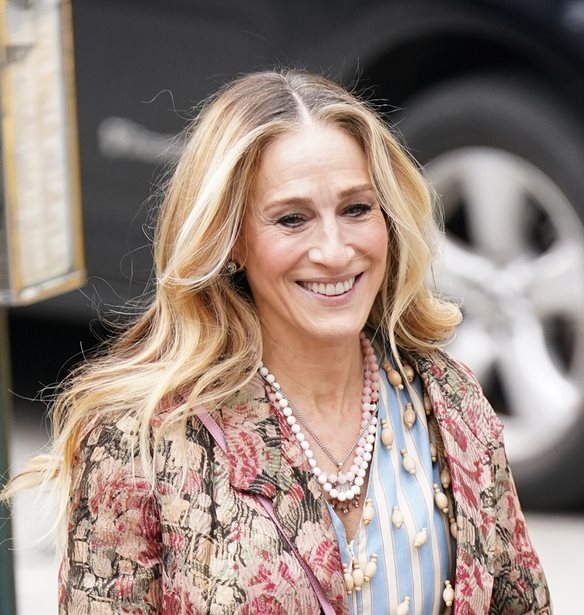 Sarah Jessica Parker | &#x3A4;&#x3BF; &#x3C7;&#x3C1;&#x3C5;&#x3C3;&#x3CC; &#x3C6;&#x3CC;&#x3C1;&#x3B5;&#x3BC;&#x3AC; &#x3C4;&#x3B7;&#x3C2; &#x3B5;&#x3AF;&#x3BD;&#x3B1;&#x3B9; &#x3B7; &#x3B9;&#x3B4;&#x3B1;&#x3BD;&#x3B9;&#x3BA;&#x3AE; &#x3B5;&#x3C0;&#x3B9;&#x3BB;&#x3BF;&#x3B3;&#x3AE; &#x3B3;&#x3B9;&#x3B1; &#x3C4;&#x3B9;&#x3C2; festive &#x3B5;&#x3BA;&#x3B4;&#x3B7;&#x3BB;&#x3CE;&#x3C3;&#x3B5;&#x3B9;&#x3C2; &#x3BA;&#x3B1;&#x3B9; &#x3C4;&#x3B1; &#x3C1;&#x3B5;&#x3B2;&#x3B5;&#x3B3;&#x3B9;&#x3CC;&#x3BD; &#x3C4;&#x3C9;&#x3BD; &#x3A7;&#x3C1;&#x3B9;&#x3C3;&#x3C4;&#x3BF;&#x3C5;&#x3B3;&#x3AD;&#x3BD;&#x3BD;&#x3C9;&#x3BD;
