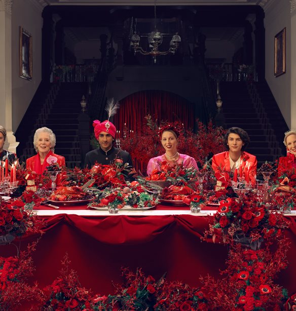 &#x39F; &#x3C3;&#x3BA;&#x3B7;&#x3BD;&#x3BF;&#x3B8;&#x3AD;&#x3C4;&#x3B7;&#x3C2; Peter Greenaway &#x3C5;&#x3C0;&#x3BF;&#x3B3;&#x3C1;&#x3AC;&#x3C6;&#x3B5;&#x3B9; &#x3C4;&#x3B7; &#x3BD;&#x3AD;&#x3B1; &#x3B1;&#x3C4;&#x3BC;&#x3BF;&#x3C3;&#x3C6;&#x3B1;&#x3B9;&#x3C1;&#x3B9;&#x3B9;&#x3BA;&#x3AE; &#x3BA;&#x3B1;&#x3BC;&#x3C0;&#x3AC;&#x3BD;&#x3B9;&#x3B1; &#x3C4;&#x3C9;&#x3BD; &#x3BE;&#x3B5;&#x3BD;&#x3BF;&#x3B4;&#x3BF;&#x3C7;&#x3B5;&#x3AF;&#x3C9;&#x3BD; Raffles