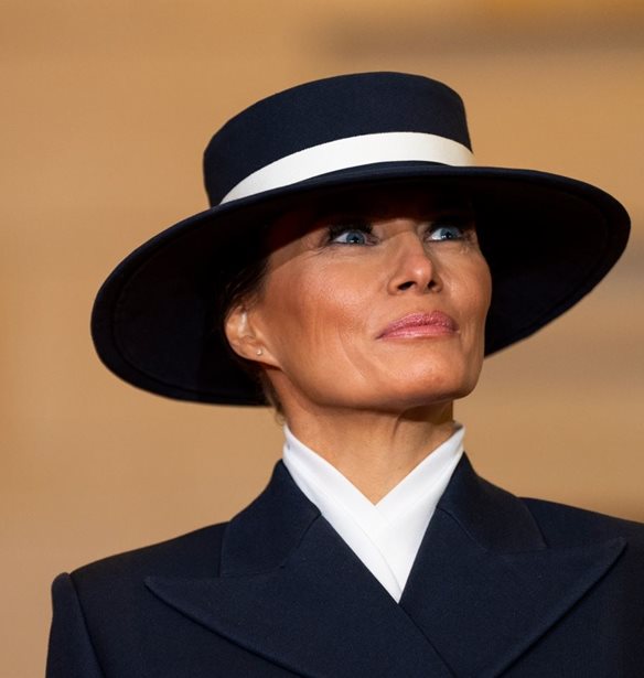 Melania Trump | &#x3A4;&#x3BF; &#x3C3;&#x3C4;&#x3B9;&#x3BB; &#x3C1;&#x3BF;&#x3CD;&#x3C7;&#x3C9;&#x3BD; &#x3C0;&#x3BF;&#x3C5; &#x3B4;&#x3B5;&#x3BD; &#x3C6;&#x3BF;&#x3C1;&#x3AC; &#x3BF;&#x3CD;&#x3C4;&#x3B5; &#x3C3;&#x3C4;&#x3B7;&#x3BD; &#x3B9;&#x3B4;&#x3B9;&#x3C9;&#x3C4;&#x3B9;&#x3BA;&#x3AE; &#x3C4;&#x3B7;&#x3C2; &#x3B6;&#x3C9;&#x3AE;
