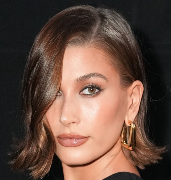 Hailey Bieber | &#x397; &#x3B2;&#x3B1;&#x3C3;&#x3AF;&#x3BB;&#x3B9;&#x3C3;&#x3C3;&#x3B1; &#x3C4;&#x3C9;&#x3BD; manicure trends &#x3B5;&#x3C0;&#x3AD;&#x3BB;&#x3B5;&#x3BE;&#x3B5; &#x3C4;&#x3BF; &#x3C7;&#x3C1;&#x3CE;&#x3BC;&#x3B1; &#x3C0;&#x3BF;&#x3C5; &#x3C0;&#x3C1;&#x3AD;&#x3C0;&#x3B5;&#x3B9; &#x3BD;&#x3B1; &#x3B4;&#x3BF;&#x3BA;&#x3B9;&#x3BC;&#x3AC;&#x3C3;&#x3BF;&#x3C5;&#x3BC;&#x3B5;