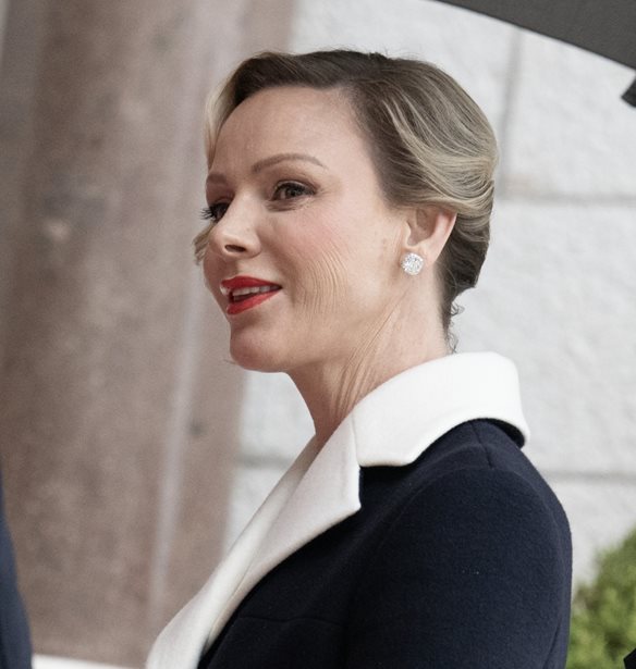 &#x397; &#x3C7;&#x3B5;&#x3B9;&#x3C1;&#x3BF;&#x3BD;&#x3BF;&#x3BC;&#x3AF;&#x3B1; &#x3C4;&#x3BF;&#x3C5; &#x3C0;&#x3C1;&#x3AF;&#x3B3;&#x3BA;&#x3B9;&#x3C0;&#x3B1; A&#x3BB;&#x3B2;&#x3AD;&#x3C1;&#x3C4;&#x3BF;&#x3C5; &#x3C0;&#x3BF;&#x3C5; &#x3C4;&#x3B1;&#x3C0;&#x3B5;&#x3AF;&#x3BD;&#x3C9;&#x3C3;&#x3B5; &#x3C4;&#x3B7; &#x3C3;&#x3CD;&#x3B6;&#x3C5;&#x3B3;&#x3CC; &#x3C4;&#x3BF;&#x3C5;, Charlene &#x3C4;&#x3BF;&#x3C5; &#x39C;&#x3BF;&#x3BD;&#x3B1;&#x3BA;&#x3CC;