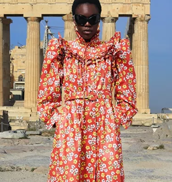 Balenciaga | &#x397; &#x3BD;&#x3AD;&#x3B1; &#x3C3;&#x3C5;&#x3BB;&#x3BB;o&#x3B3;&#x3AE; &#x3BC;&#x3AC;&#x3C2; &#x3C4;&#x3B1;&#x3BE;&#x3B9;&#x3B4;&#x3B5;&#x3CD;&#x3B5;&#x3B9; &#x3C3;&#x3B5; &#x3B4;&#x3B9;&#x3AC;&#x3C3;&#x3B7;&#x3BC;&#x3B1; &#x3B1;&#x3BE;&#x3B9;&#x3BF;&#x3B8;&#x3AD;&#x3B1;&#x3C4;&#x3B1; &#x2013; &#x3BA;&#x3B1;&#x3B9; &#x3C4;&#x3B7;&#x3BD; &#x391;&#x3BA;&#x3C1;&#x3CC;&#x3C0;&#x3BF;&#x3BB;&#x3B7;