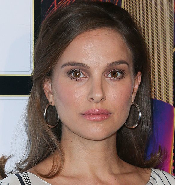 &#x39A;&#x3BF;&#x3BC;&#x3C8;&#x3AE; &#x3C3;&#x3C4;&#x3B7;&#x3BD; &#x3B5;&#x3B3;&#x3BA;&#x3C5;&#x3BC;&#x3BF;&#x3C3;&#x3CD;&#x3BD;&#x3B7;: &#x397; Natalie Portman &#x3BC;&#x3AC;&#x3C2; &#x3AC;&#x3C6;&#x3B7;&#x3C3;&#x3B5; &#x3AC;&#x3C6;&#x3C9;&#x3BD;&#x3B5;&#x3C2;