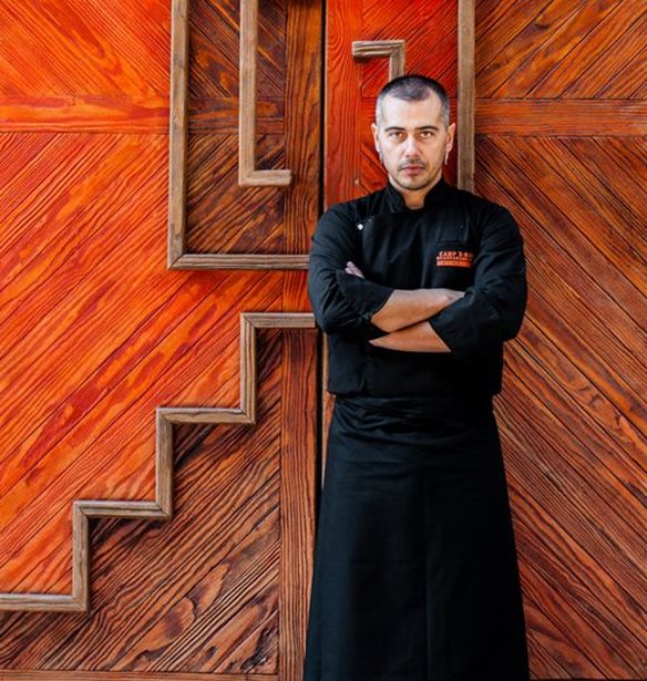 &#x394;&#x3CD;&#x3BF; &#x3C3;&#x3B5;&#x3C6; &#x3C4;&#x3B1;&#x3BE;&#x3B9;&#x3B4;&#x3B5;&#x3CD;&#x3BF;&#x3C5;&#x3BD; &#x3C3;&#x3C4;&#x3B9;&#x3C2; &#x39A;&#x3BF;&#x3C5;&#x3B6;&#x3AF;&#x3BD;&#x3B5;&#x3C2; &#x3C4;&#x3BF;&#x3C5; &#x39A;&#x3CC;&#x3C3;&#x3BC;&#x3BF;&#x3C5; &#x3C3;&#x3C4;&#x3BF; &#x3B5;&#x3C3;&#x3C4;&#x3B9;&#x3B1;&#x3C4;&#x3CC;&#x3C1;&#x3B9;&#x3BF; Nikkei