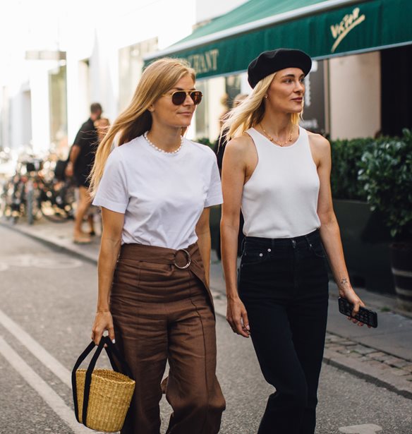 Λευκό t-shirt: Τα καλύτερα κομμάτια για την γκαρνταρόμπα της πόλης