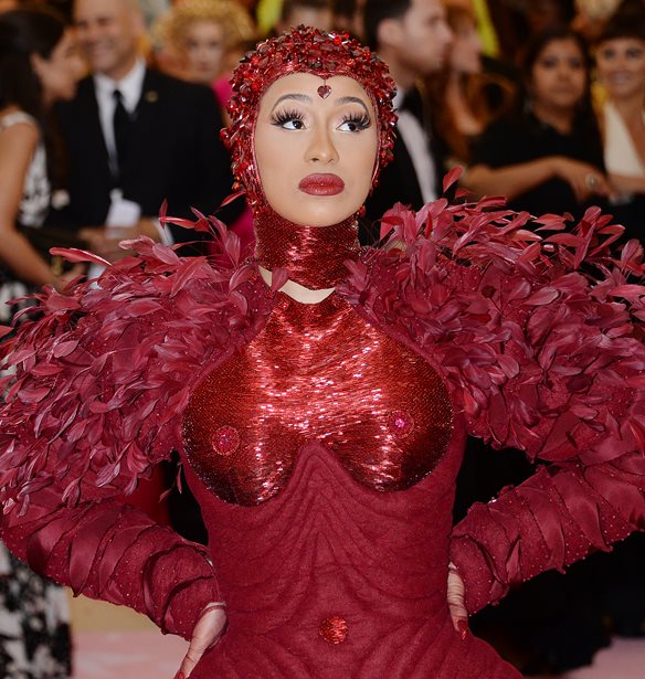 &#x38C;&#x3C4;&#x3B1;&#x3BD; &#x3BF; Bernie Sanders &#x3C3;&#x3C5;&#x3BD;&#x3AC;&#x3BD;&#x3C4;&#x3B7;&#x3C3;&#x3B5; &#x3C4;&#x3B7;&#x3BD; Cardi B