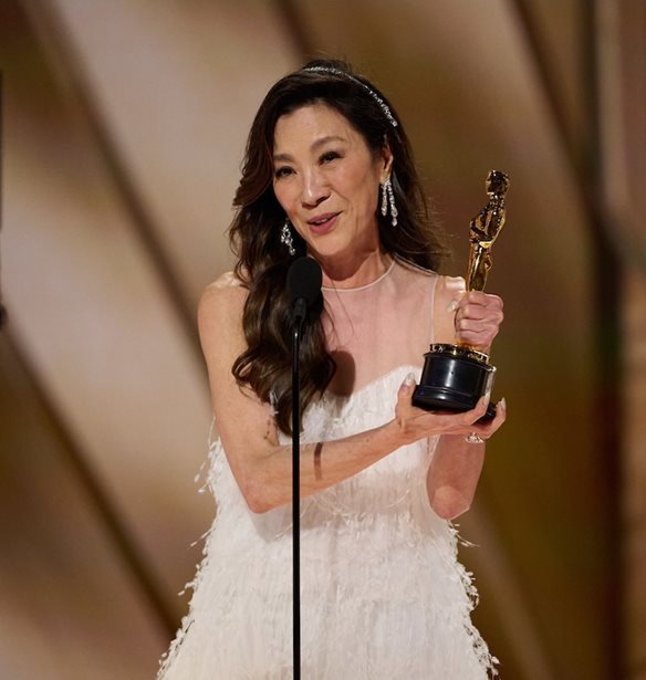 &#x397; Michelle Yeoh &#x3B5;&#x3AF;&#x3BD;&#x3B1;&#x3B9; &#x3B7; &#x3C0;&#x3C1;&#x3CE;&#x3C4;&#x3B7; &#x3B1;&#x3C3;&#x3B9;&#x3B1;&#x3C4;&#x3B9;&#x3BA;&#x3AE;&#x3C2; &#x3BA;&#x3B1;&#x3C4;&#x3B1;&#x3B3;&#x3C9;&#x3B3;&#x3AE;&#x3C2; &#x3B7;&#x3B8;&#x3BF;&#x3C0;&#x3BF;&#x3B9;&#x3CC;&#x3C2; &#x3C0;&#x3BF;&#x3C5; &#x3BA;&#x3B5;&#x3C1;&#x3B4;&#x3AF;&#x3B6;&#x3B5;&#x3B9; &#x38C;&#x3C3;&#x3BA;&#x3B1;&#x3C1;