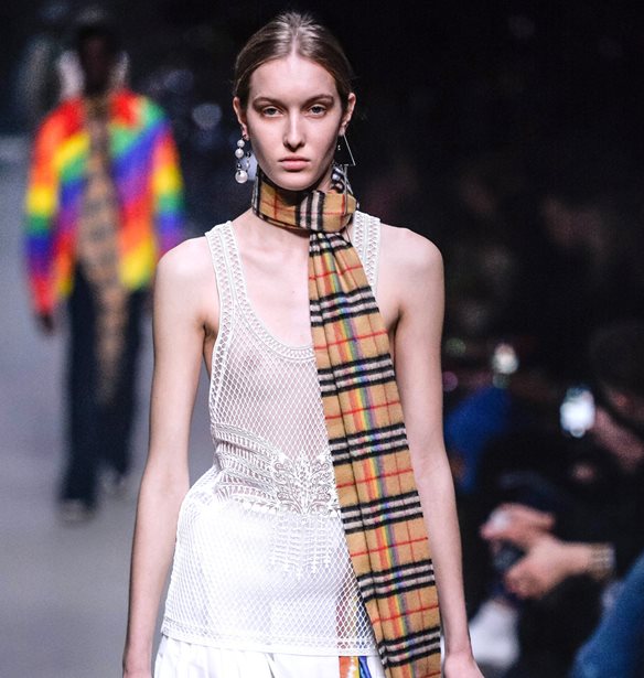 &#x39F; &#x3BF;&#x3AF;&#x3BA;&#x3BF;&#x3C2; &#x392;urberry &#x3C3;&#x3C4;&#x3B1;&#x3BC;&#x3B1;&#x3C4;&#x3AC; &#x3C4;&#x3B7;&#x3BD; &#x3BA;&#x3B1;&#x3CD;&#x3C3;&#x3B7; &#x3C4;&#x3C9;&#x3BD; &#x3B1;&#x3C0;&#x3BF;&#x3CD;&#x3BB;&#x3B7;&#x3C4;&#x3C9;&#x3BD; &#x3C0;&#x3C1;&#x3BF;&#x3CA;&#x3CC;&#x3BD;&#x3C4;&#x3C9;&#x3BD;