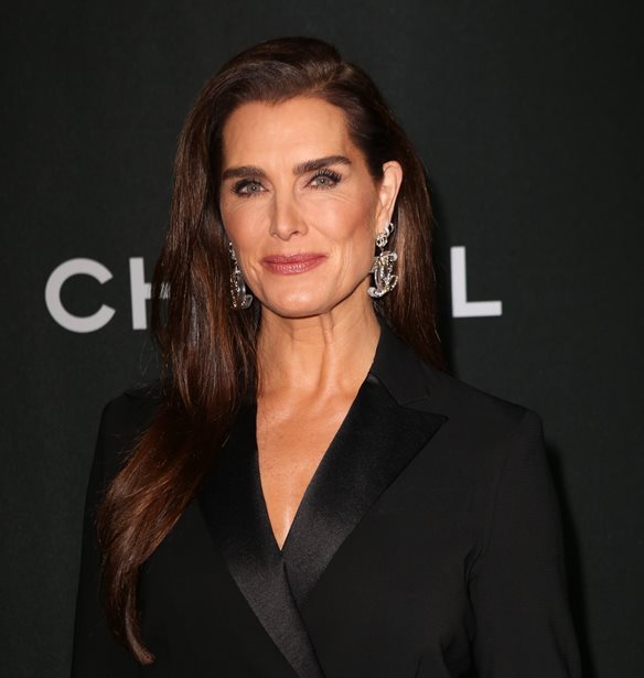 H  Brooke Shields &#x3AD;&#x3C7;&#x3B5;&#x3B9; &#x3B1;&#x3BA;&#x3CC;&#x3BC;&#x3B1; &#x3C3;&#x3C5;&#x3BB;&#x3BB;&#x3B5;&#x3BA;&#x3C4;&#x3B9;&#x3BA;&#x3AC; Calvin Klein &#x3C4;&#x3B6;&#x3B9;&#x3BD; &#x3B1;&#x3C0;&#x3CC; &#x3C4;&#x3B7; &#x3B4;&#x3B5;&#x3BA;&#x3B1;&#x3B5;&#x3C4;&#x3AF;&#x3B1; &#x3C4;&#x3BF;&#x3C5; &#x27;80