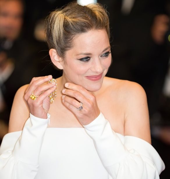 Carla Bruni- Marion Cotillard: &#x3A0;&#x3BF;&#x3CD; &#x3C4;&#x3B9;&#x3C2; &#x3B5;&#x3BD;&#x3C4;&#x3CC;&#x3C0;&#x3B9;&#x3C3;&#x3B5; &#x3BF; &#x3C6;&#x3C9;&#x3C4;&#x3BF;&#x3B3;&#x3C1;&#x3B1;&#x3C6;&#x3B9;&#x3BA;&#x3CC;&#x3C2; &#x3C6;&#x3B1;&#x3BA;&#x3CC;&#x3C2;;