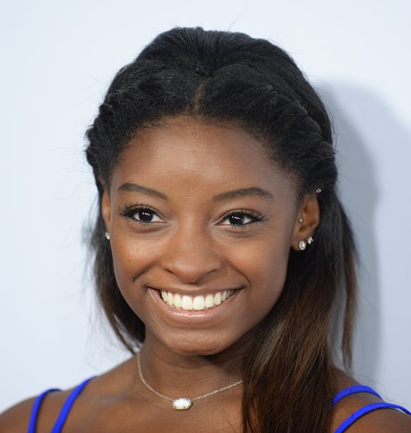 Simone Biles | &#x39F; &#x3C0;&#x3B1;&#x3C1;&#x3B1;&#x3BC;&#x3C5;&#x3B8;&#x3AD;&#x3BD;&#x3B9;&#x3BF;&#x3C2; &#x3B3;&#x3AC;&#x3BC;&#x3BF;&#x3C2; &#x3BC;&#x3B5; &#x3C4;&#x3BF;&#x3BD; Jonathan Owens (&#x3C6;&#x3C9;&#x3C4;&#x3BF;&#x3B3;&#x3C1;&#x3B1;&#x3C6;&#x3AF;&#x3B5;&#x3C2;)