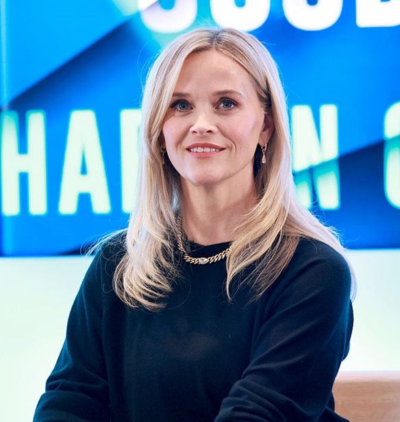 Reese Witherspoon | &#x3A5;&#x3C0;&#x3BF;&#x3B3;&#x3C1;&#x3AC;&#x3C6;&#x3B5;&#x3B9; &#x3C4;&#x3BF; &#x3C0;&#x3C1;&#x3CE;&#x3C4;&#x3BF; &#x3C4;&#x3B7;&#x3C2; &#x3BC;&#x3C5;&#x3B8;&#x3B9;&#x3C3;&#x3C4;&#x3CC;&#x3C1;&#x3B7;&#x3BC;&#x3B1; &#x3BC;&#x3B1;&#x3B6;&#x3AF; &#x3BC;&#x3B5; &#x3C4;&#x3BF;&#x3BD; &quot;&#x3B2;&#x3B1;&#x3C3;&#x3B9;&#x3BB;&#x3B9;&#x3AC;&quot; &#x3C4;&#x3C9;&#x3BD; &#x3B8;&#x3C1;&#x3AF;&#x3BB;&#x3B5;&#x3C1;