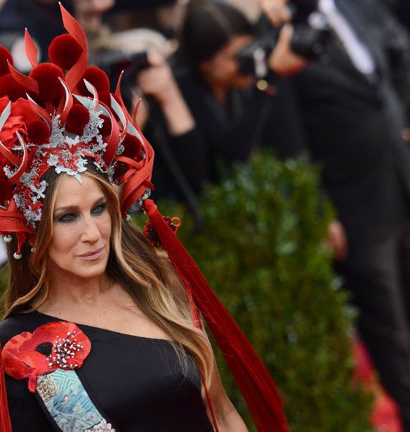 Sarah Jessica Parker: &#x393;&#x3B9;&#x3B1;&#x3C4;&#x3AF; &#x3B4;&#x3B5;&#x3BD; &#x3C4;&#x3B7;&#x3BD; &#x3B5;&#x3AF;&#x3B4;&#x3B1;&#x3BC;&#x3B5; &#x3C3;&#x3C4;&#x3BF; &#x3C6;&#x3B5;&#x3C4;&#x3B9;&#x3BD;&#x3CC; Met Gala;