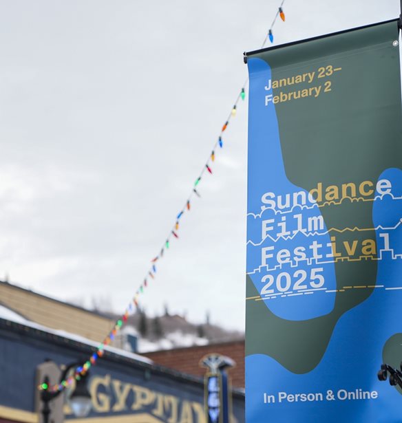The Stringer | &#x397; &#x3C4;&#x3B1;&#x3B9;&#x3BD;&#x3AF;&#x3B1; &#x3C0;&#x3BF;&#x3C5; &#x3B6;&#x3AE;&#x3C4;&#x3B7;&#x3C3;&#x3B1;&#x3BD; &#x3BD;&#x3B1; &#x3B1;&#x3C0;&#x3BF;&#x3C3;&#x3C5;&#x3C1;&#x3B8;&#x3B5;&#x3AF; &#x3B1;&#x3C0;&#x3CC; &#x3C4;&#x3BF; Sundance Film Festival