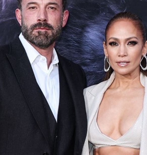 Ben Affleck | &#x397; &#x3B3;&#x3C5;&#x3BC;&#x3BD;&#x3AE; selfie &#x3C3;&#x3C4;&#x3BF; &#x3BC;&#x3C0;&#x3AC;&#x3BD;&#x3B9;&#x3BF; &#x3C0;&#x3BF;&#x3C5; &#x3B4;&#x3B7;&#x3BC;&#x3BF;&#x3C3;&#x3AF;&#x3B5;&#x3C5;&#x3C3;&#x3B5; &#x3B7; Jennifer Lopez &#x3B3;&#x3B9;&#x3B1; &#x3C4;&#x3B7;&#x3BD; &#x3B3;&#x3B9;&#x3BF;&#x3C1;&#x3C4;&#x3AE; &#x3C4;&#x3BF;&#x3C5; &#x3A0;&#x3B1;&#x3C4;&#x3AD;&#x3C1;&#x3B1;