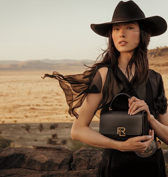RL 888 | &#x397; &#x3BD;&#x3AD;&#x3B1; it-bag &#x3C4;&#x3BF;&#x3C5; Ralph Lauren &#x3B1;&#x3C0;&#x3B5;&#x3C5;&#x3B8;&#x3CD;&#x3BD;&#x3B5;&#x3C4;&#x3B1;&#x3B9; &#x3C3;&#x3B5; &#x3B4;&#x3C5;&#x3BD;&#x3B1;&#x3BC;&#x3B9;&#x3BA;&#x3AD;&#x3C2; &#x3B3;&#x3C5;&#x3BD;&#x3B1;&#x3AF;&#x3BA;&#x3B5;&#x3C2; &#x3C0;&#x3BF;&#x3C5; &#x3BF;&#x3C1;&#x3B1;&#x3BC;&#x3B1;&#x3C4;&#x3AF;&#x3B6;&#x3BF;&#x3BD;&#x3C4;&#x3B1;&#x3B9; &#x3C4;&#x3BF; &#x3BC;&#x3AD;&#x3BB;&#x3BB;&#x3BF;&#x3BD;