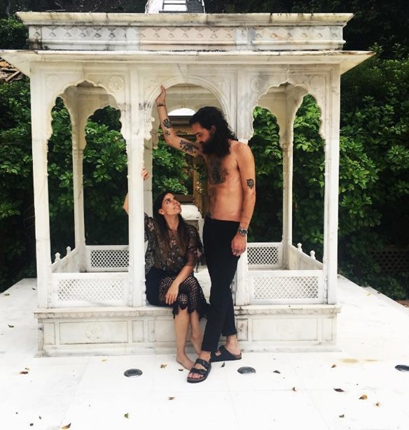 &#x397; &#x3BA;&#x3CC;&#x3C1;&#x3B7; &#x3C4;&#x3BF;&#x3C5; Tommy Hilfiger &#x3C0;&#x3B1;&#x3BD;&#x3C4;&#x3C1;&#x3B5;&#x3CD;&#x3C4;&#x3B7;&#x3BA;&#x3B5; &#x3BA;&#x3B1;&#x3B9; &#x3C6;&#x3CC;&#x3C1;&#x3B5;&#x3C3;&#x3B5; &#x3C4;&#x3BF; &#x3C0;&#x3B9;&#x3BF; &#x3C4;&#x3AD;&#x3BB;&#x3B5;&#x3B9;&#x3BF; bohemian &#x3BD;&#x3C5;&#x3C6;&#x3B9;&#x3BA;&#x3CC;