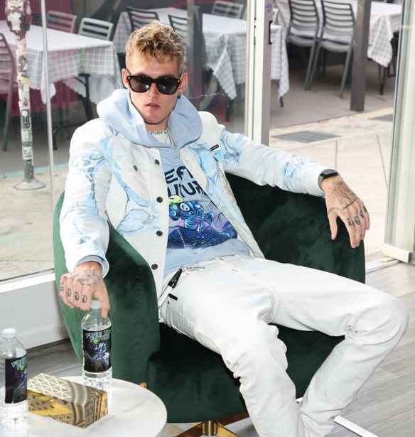 &quot;&#x388;&#x3C7;&#x3C9; &#x3C0;&#x3AC;&#x3B5;&#x3B9; &#x3C3;&#x3B5; &#x3C0;&#x3B5;&#x3C1;&#x3B9;&#x3C3;&#x3C3;&#x3CC;&#x3C4;&#x3B5;&#x3C1;&#x3BF;&#x3C5;&#x3C2; &#x3B1;&#x3C0;&#x3CC; 15 &#x3C8;&#x3C5;&#x3C7;&#x3B9;&#x3AC;&#x3C4;&#x3C1;&#x3BF;&#x3C5;&#x3C2;, &#x3C7;&#x3C1;&#x3B5;&#x3B9;&#x3AC;&#x3B6;&#x3BF;&#x3BC;&#x3B1;&#x3B9; &#x3BA;&#x3B1;&#x3B8;&#x3BF;&#x3B4;&#x3AE;&#x3B3;&#x3B7;&#x3C3;&#x3B7;&quot;: &#x3A3;&#x3BF;&#x3BA;&#x3AC;&#x3C1;&#x3B5;&#x3B9; &#x3BF; &#x3B3;&#x3B9;&#x3BF;&#x3C2; &#x3C4;&#x3B7;&#x3C2; Cindy Crawford