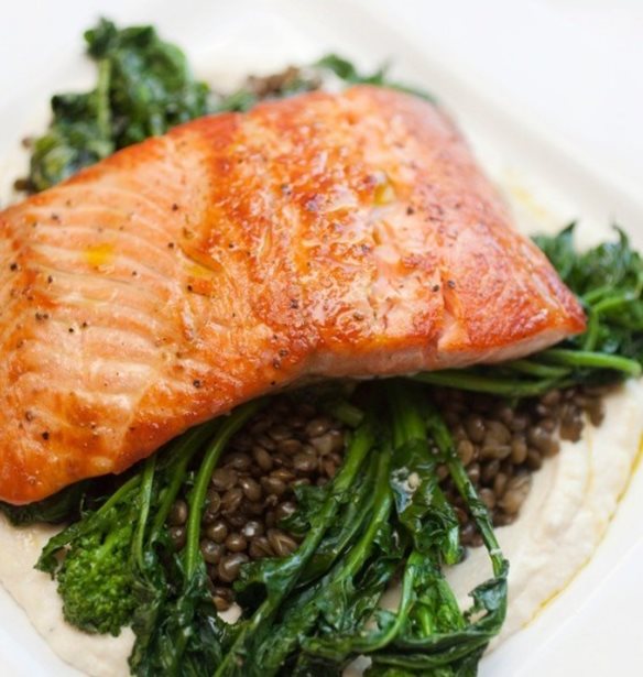 Πικάντικος σολομός με φακές: Ένας αναπάντεχος αλλά γευστικός συνδυασμός