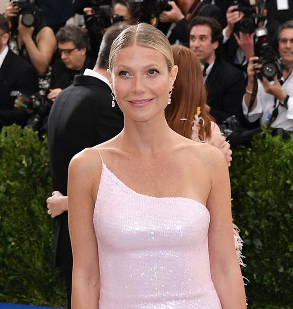 Gwyneth Paltrow: &#x391;&#x3C0;&#x3BF;&#x3B4;&#x3AF;&#x3B4;&#x3B5;&#x3B9; &#x3C4;&#x3B9;&#x3C2; &#x3BA;&#x3B1;&#x3BA;&#x3AD;&#x3C2; &#x3BA;&#x3C1;&#x3B9;&#x3C4;&#x3B9;&#x3BA;&#x3AD;&#x3C2; &#x3C3;&#x3C4;&#x3B7;&#x3BD; &#x3B5;&#x3BC;&#x3C6;&#x3AC;&#x3BD;&#x3B9;&#x3C3;&#x3B7; &#x3BA;&#x3B1;&#x3B9; &#x3C4;&#x3B7;&#x3BD; &#x3B5;&#x3C0;&#x3B9;&#x3C4;&#x3C5;&#x3C7;&#x3AF;&#x3B1; &#x3C4;&#x3B7;&#x3C2;