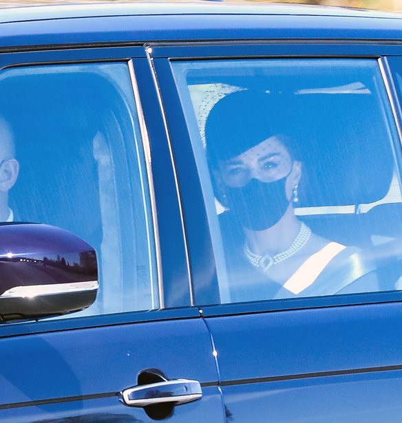 Kate Middleton | &#x397; &#x3B5;&#x3BC;&#x3C6;&#x3AC;&#x3BD;&#x3B9;&#x3C3;&#x3AE; &#x3C4;&#x3B7;&#x3C2; &#x3C3;&#x3C4;&#x3B7;&#x3BD; &#x3BA;&#x3B7;&#x3B4;&#x3B5;&#x3AF;&#x3B1; &#x3C4;&#x3BF;&#x3C5; &#x3A0;&#x3C1;&#x3AF;&#x3B3;&#x3BA;&#x3B9;&#x3C0;&#x3B1; &#x3A6;&#x3B9;&#x3BB;&#x3AF;&#x3C0;&#x3C0;&#x3BF;&#x3C5;