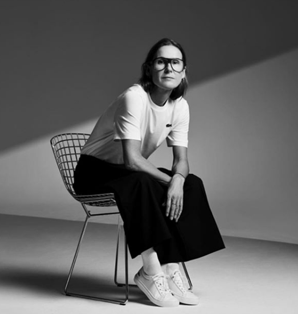 &#x397; Louise Trotter &#x3B5;&#x3AF;&#x3BD;&#x3B1;&#x3B9; &#x3B7; &#x3BD;&#x3AD;&#x3B1; &#x3BA;&#x3B1;&#x3BB;&#x3BB;&#x3B9;&#x3C4;&#x3B5;&#x3C7;&#x3BD;&#x3B9;&#x3BA;&#x3AE; &#x3B4;&#x3B9;&#x3B5;&#x3C5;&#x3B8;&#x3CD;&#x3BD;&#x3C4;&#x3C1;&#x3B9;&#x3B1; &#x3C4;&#x3B7;&#x3C2; Lacoste